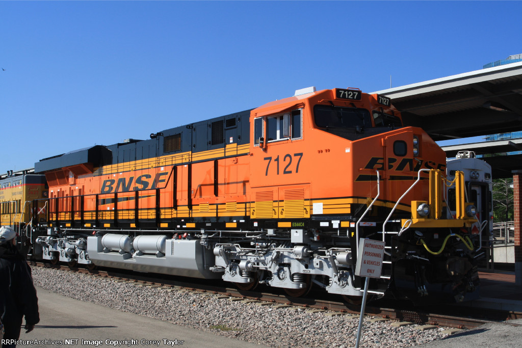 BNSF 7127